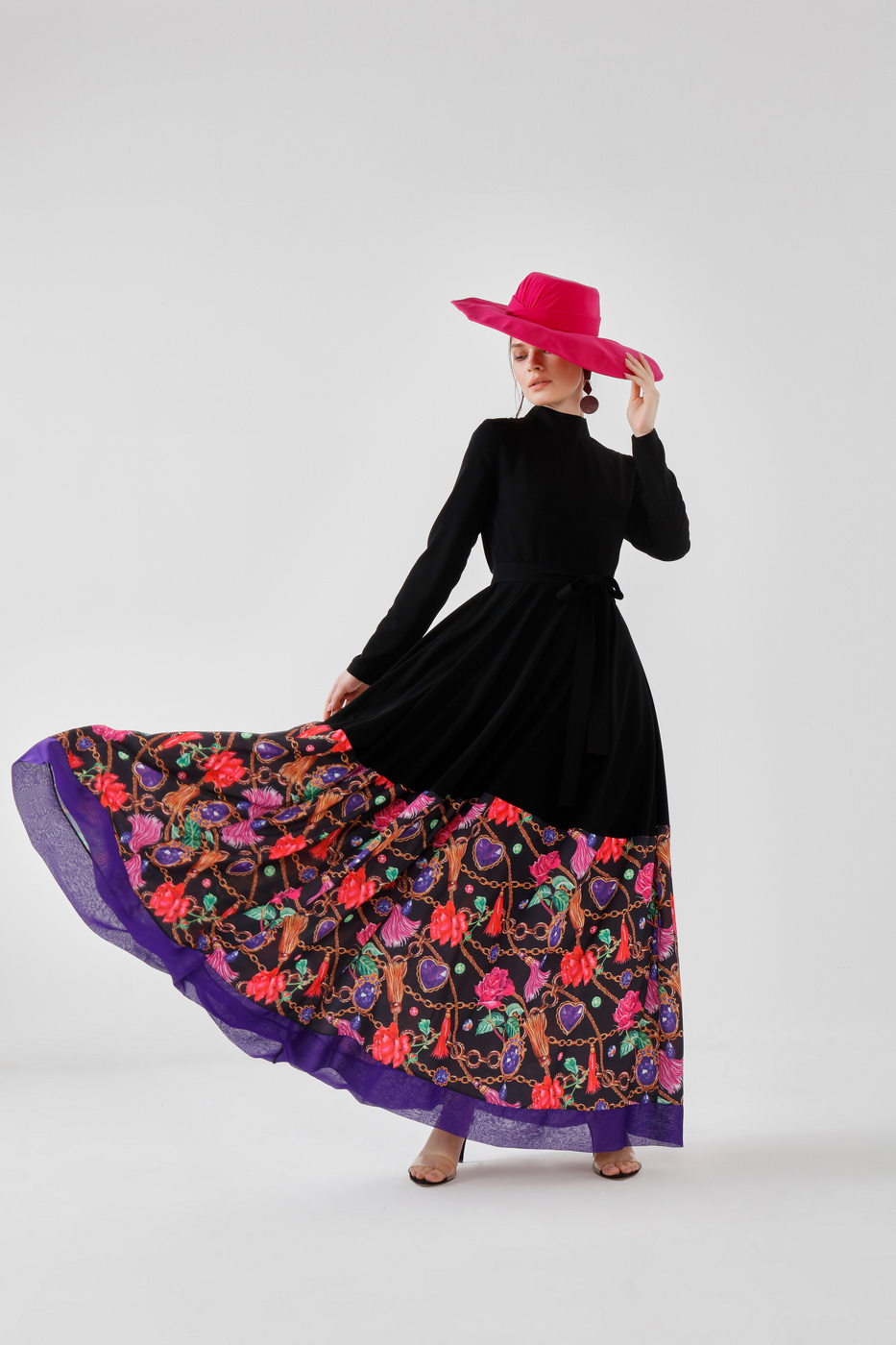 Etek ucu zincir desen elbise